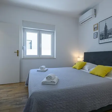Emaro Apartment *