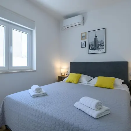 Apartment Emaro *
