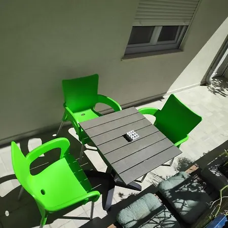 Apartment Emaro *