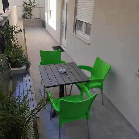 Apartment Emaro *