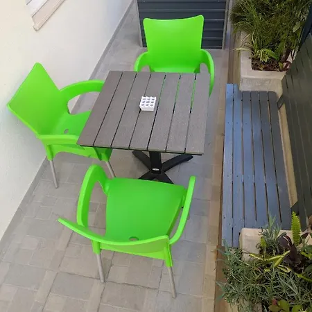 Emaro Apartment *